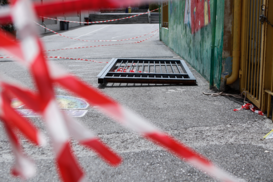 Η πόρτα που έπεσε πάνω σε μαθητές σε δημοτικό της Κηφισιάς